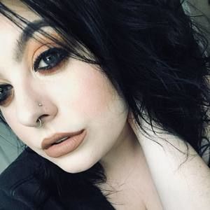 Meet your Posher, Caitlin